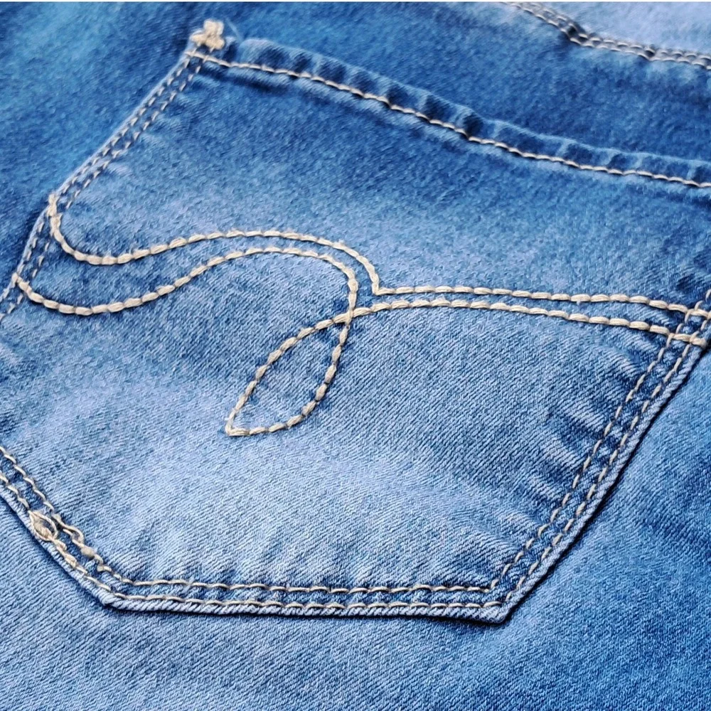 Royalty for‎ Me Womens Blue Denim Bermuda Shorts High Rise Triple Button Size 4